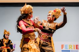 Tanzgruppe aus dem asiatischen Raum